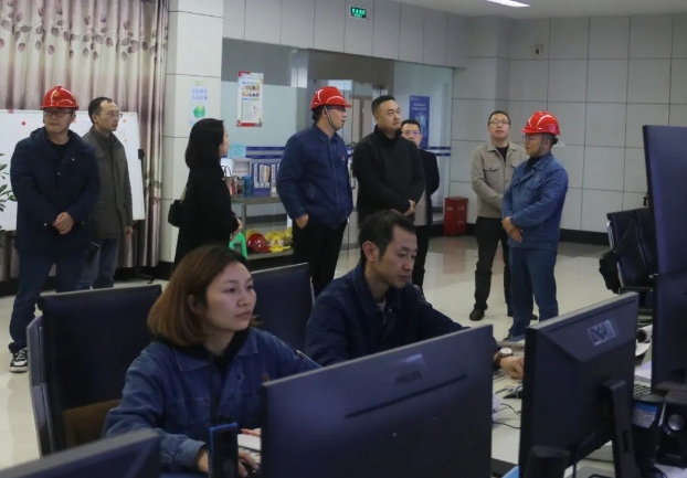 1705278418274169.png 市經(jīng)信局副局長付小峰率隊到集團調(diào)研.png